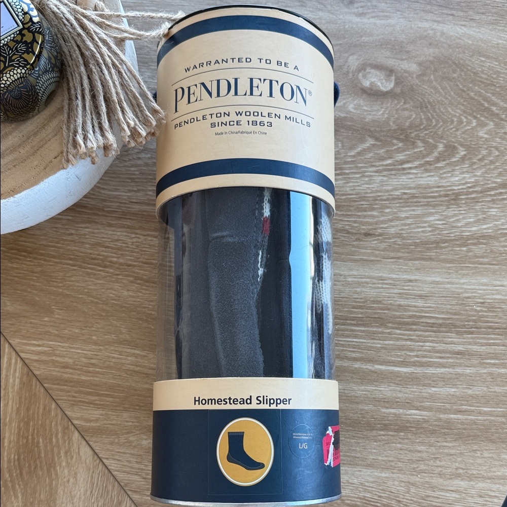 Pendleton Woolen Mills Homestead Slipper in Black and Red